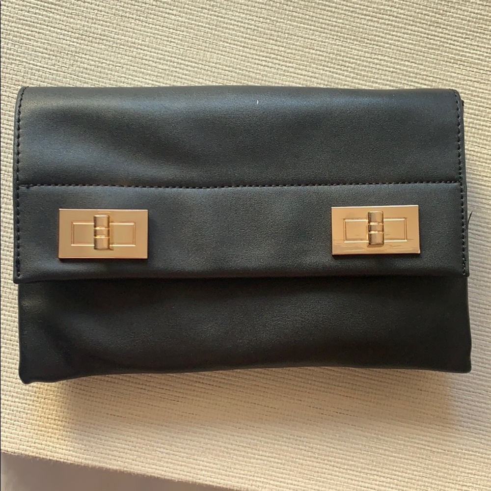 Black clutch
